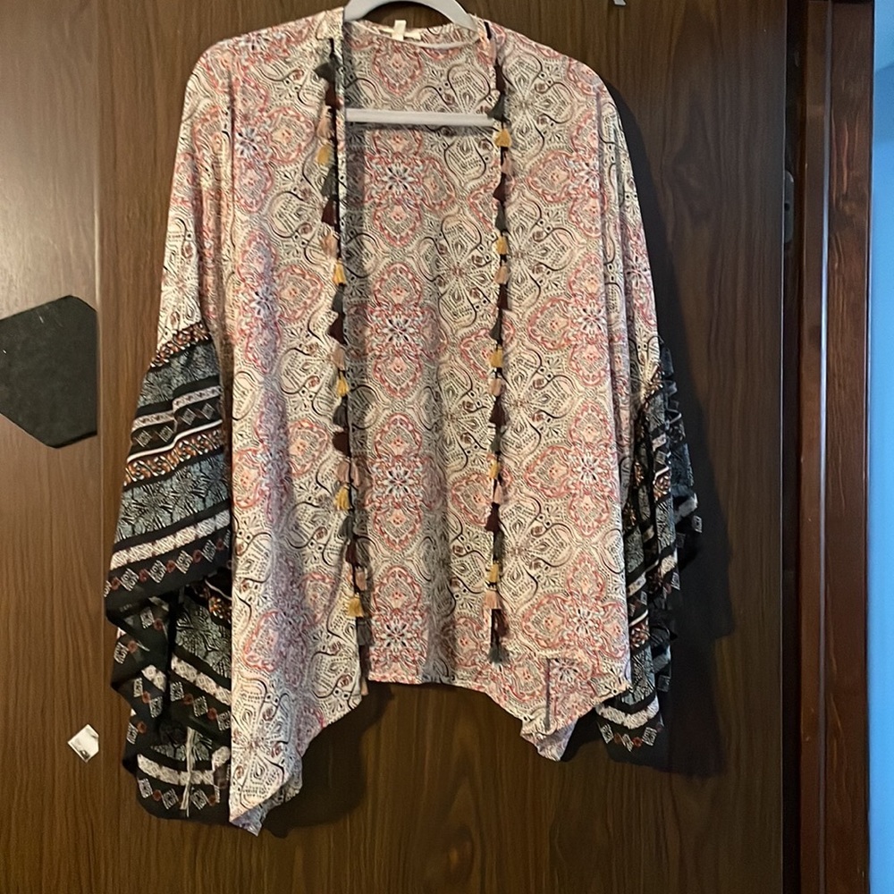 Mystree M/L open blouse with coordinating tassels